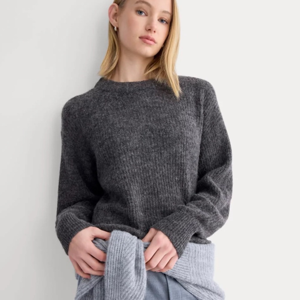 Everlane cocoon crew in alpaca - dark charcoal